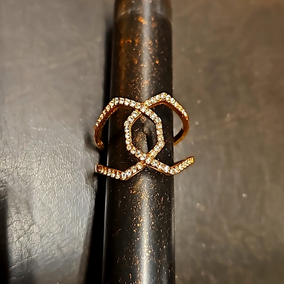 Ring - Picture 1 of 2